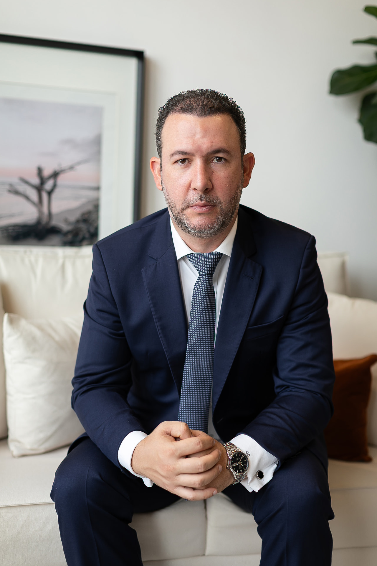 Advogado do escritório em atendimento empresarial